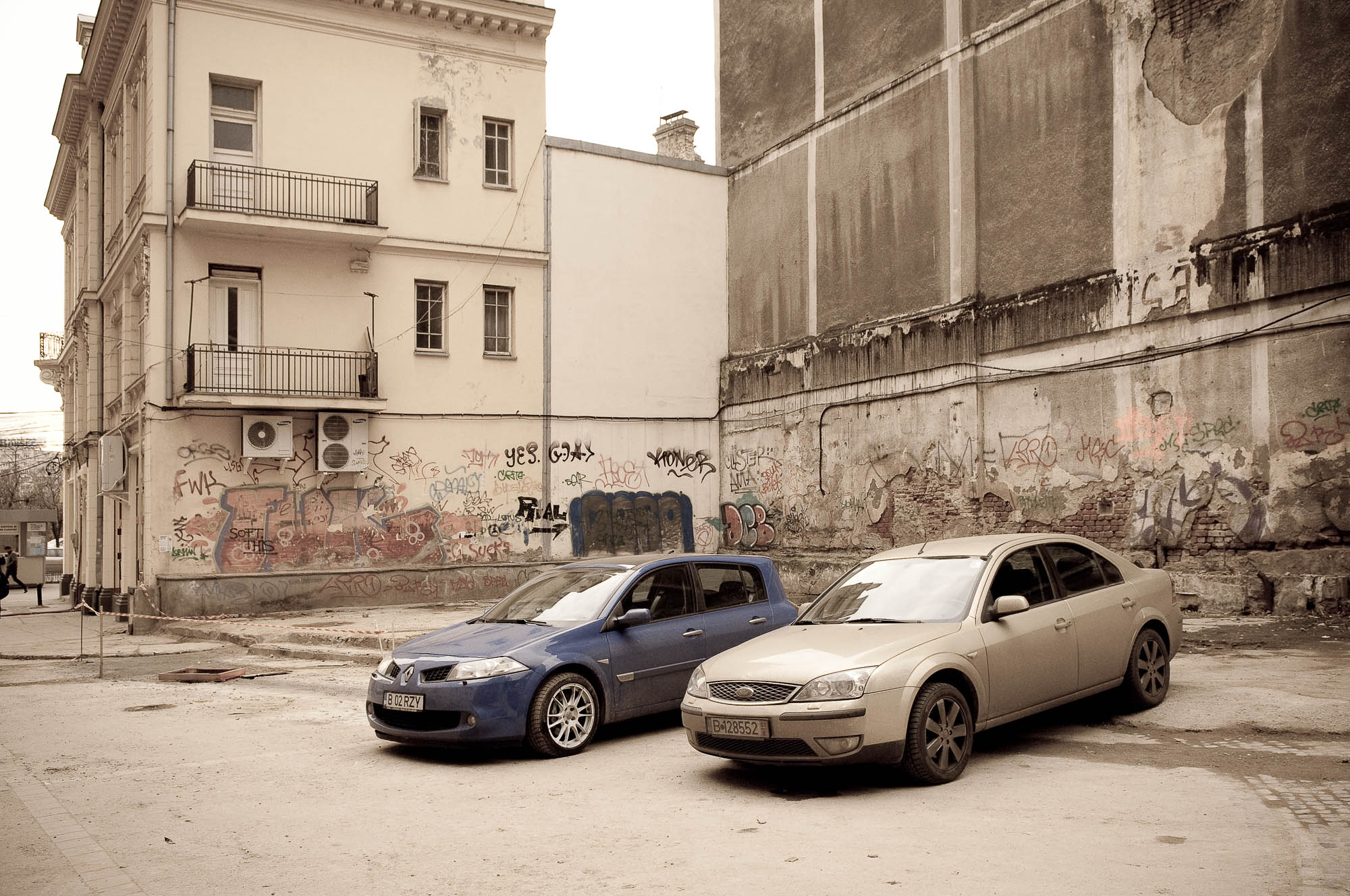 Bucharest decay 33